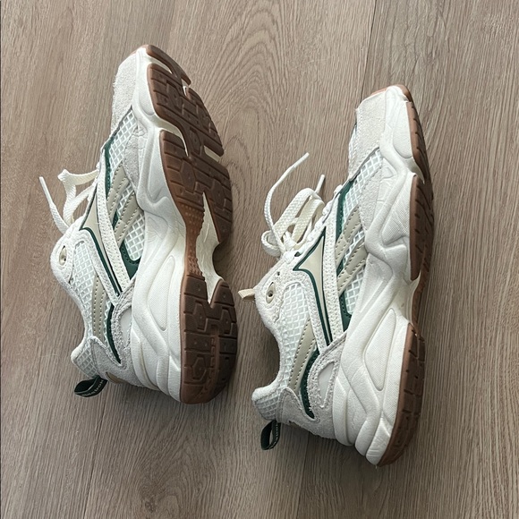Reebok White and Green Sneakers - Picture 3 of 5